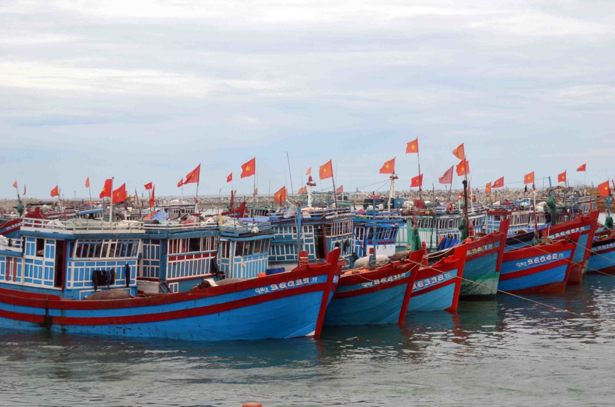 Dầu nhớt dùng cho tàu thủy có tác dụng quan trọng đối với động cơ